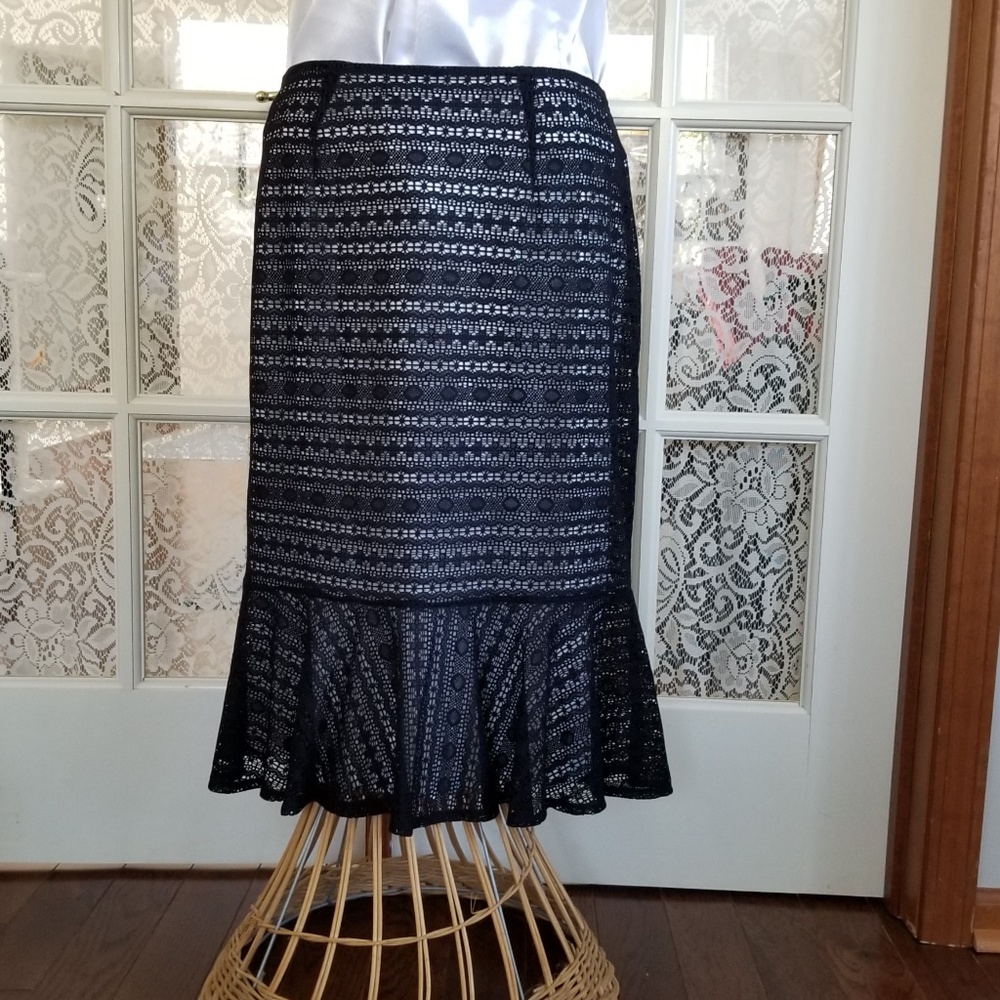 Pencil Silhoutte Black Skirt Peekaboo with Flared Hem